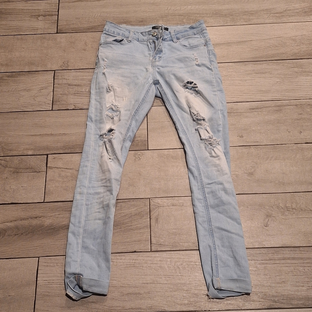 🍁 Forever 21 distressed pushup skinny jeans☃️